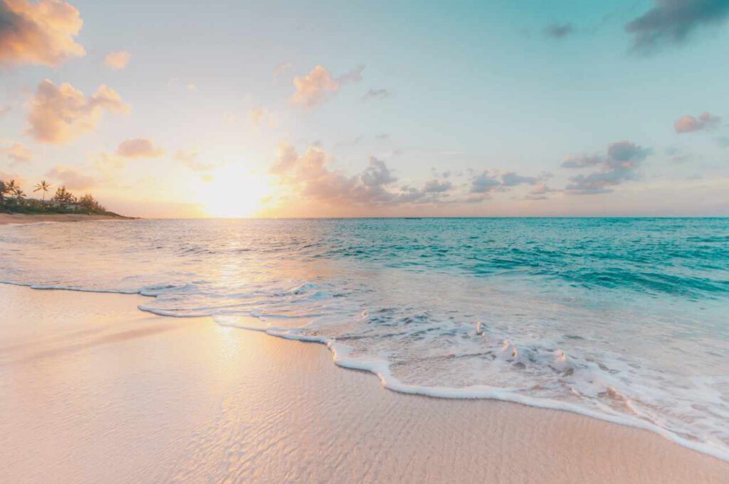 Strand bei Sonnenaufgang